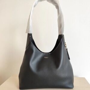 Coach Shoulder Bag 28 in black